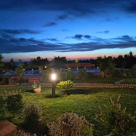 View With Pool شقة كاسْتيلونْشيلّو